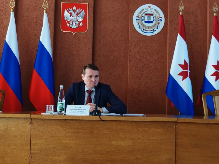 Совместно с УФСБ России по РМ по городу Рузаевка глава Рузаевского района Александр Юткин провел заседание антитеррористической комиссии.