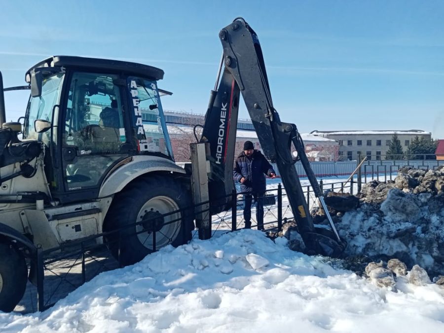 ЛАМПОВЫЙ ТЕЛЕВИЗОР – В ВОДООТВОДНОЙ КАНАВЕ.