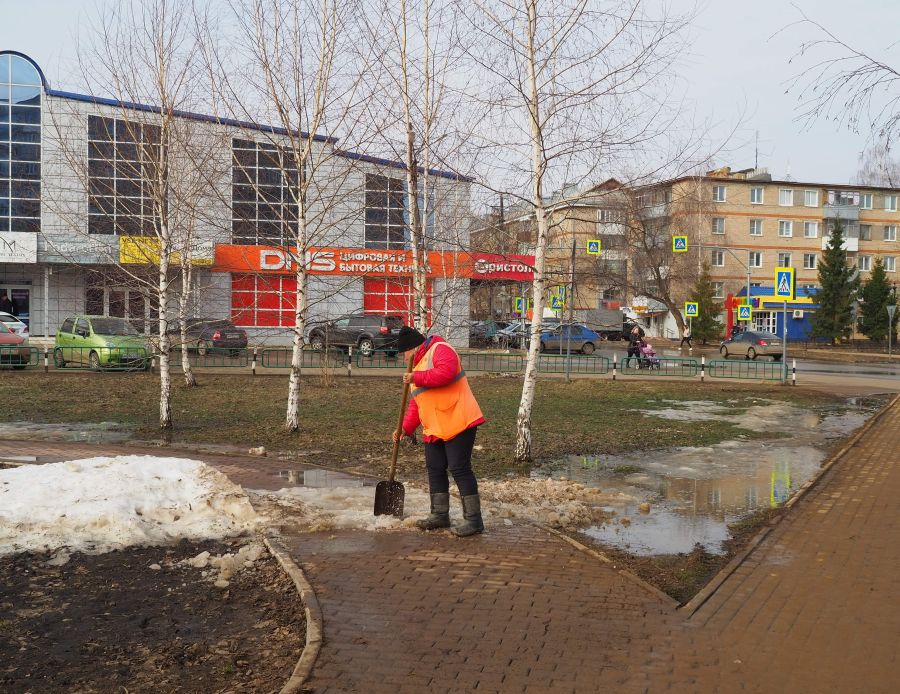 В РУЗАЕВКЕ ПРОДОЛЖАЕТСЯ УБОРКА ГОРОДСКИХ ТЕРРИТОРИЙ.