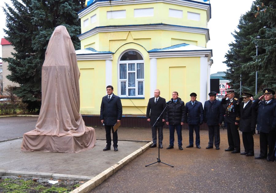 В РУЗАЕВКЕ СОСТОЯЛОСЬ ОТКРЫТИЕ БЮСТА НЕПОБЕДИМОМУ АДМИРАЛУ ФЕДОРУ УШАКОВУ.