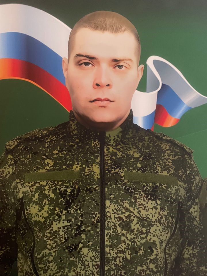 В ШКОЛЕ №8 ПАРТУ ГЕРОЯ ПОСВЯТИЛИ ВЫПУСКНИКУ РОМАНУ ИГОНИНУ.