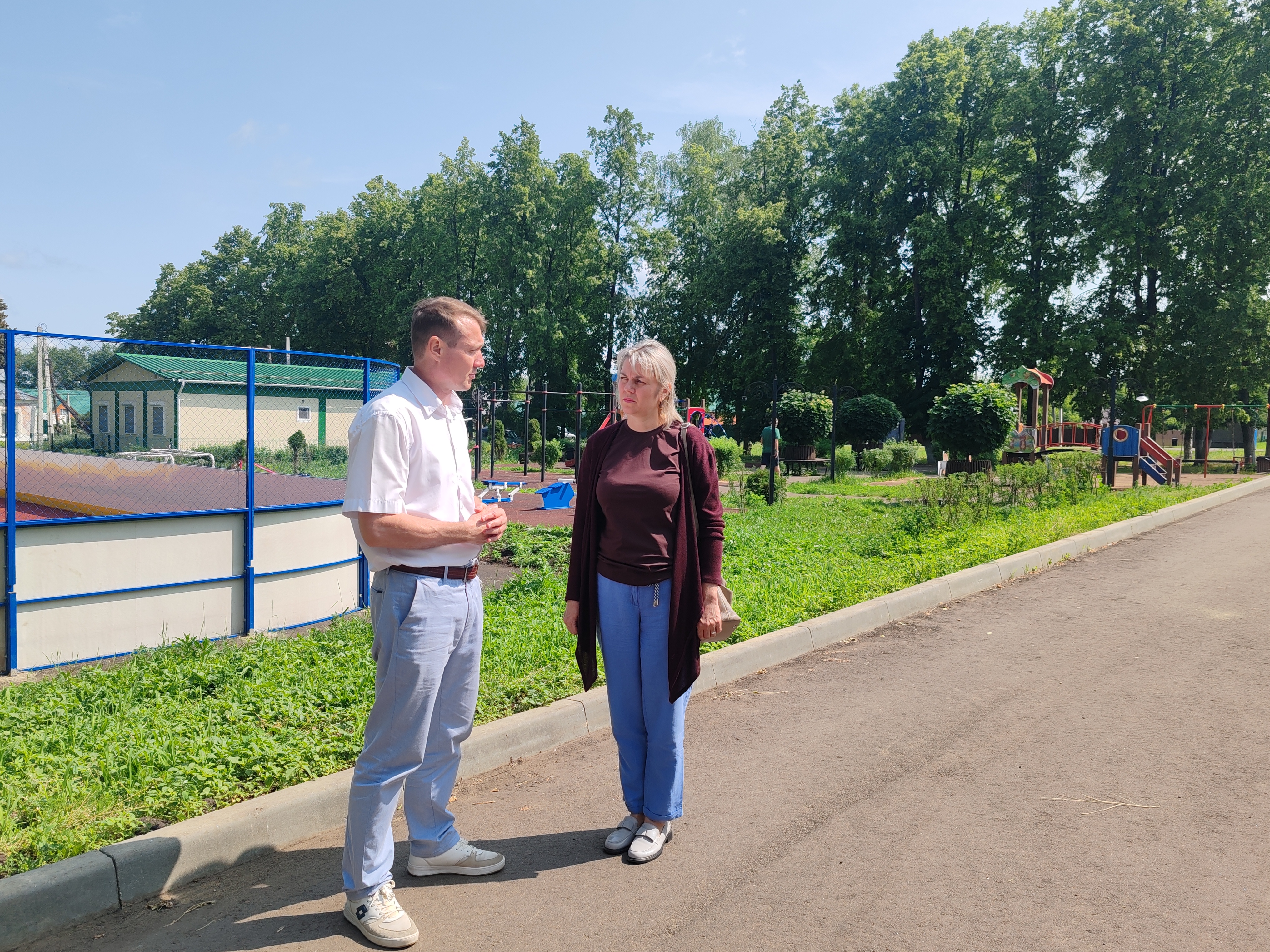 «КАКОЙ ШИКАРНЫЙ ХОККЕЙНЫЙ КОРТ ПОЛУЧИЛСЯ В КРАСНОМ СЕЛЬЦЕ!».