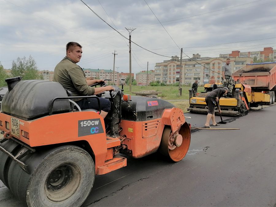 «ТРОТУАР УДАЕТСЯ ОБНОВИТЬ В РАМКАХ ЯМОЧНОГО РЕМОНТА».