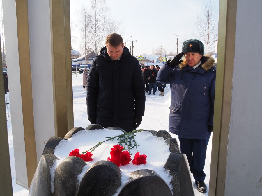 «СЛАВА ГЕРОЯМ, ПАВШИМ НА ПОЛЯХ СРАЖЕНИЙ ЗА ПРЕДЕЛАМИ ОТЕЧЕСТВА! СЛАВА ГЕРОЯМ, ЗАЩИЩАЮЩИМ НАС СЕЙЧАС!».