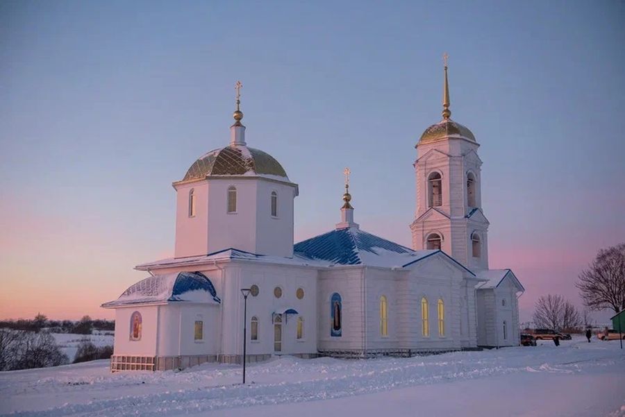 В РУЗАЕВСКОМ РАЙОНЕ ОСВЯЩЕН ВОССТАНОВЛЕННЫЙ ХРАМ.