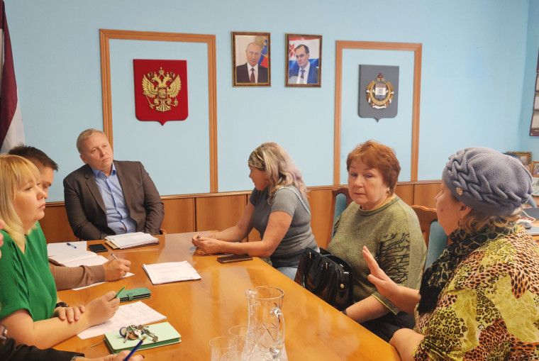 ЖИТЕЛИ ОБОЗНАЧИЛИ ПРОБЛЕМНЫЕ ВОПРОСЫ В ХОДЕ ЛИЧНОГО ПРИЕМА ГРАЖДАН. ЖИТЕЛИ ОБОЗНАЧИЛИ ПРОБЛЕМНЫЕ ВОПРОСЫ В ХОДЕ ЛИЧНОГО ПРИЕМА ГРАЖДАН.