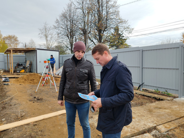 ГЛАВА РАЙОНА ПОСЕТИЛ ПЛОЩАДКУ СТРОЯЩЕГОСЯ КОРПУСА ШВЕЙНОГО ПРЕДПРИЯТИЯ. ГЛАВА РАЙОНА ПОСЕТИЛ ПЛОЩАДКУ СТРОЯЩЕГОСЯ КОРПУСА ШВЕЙНОГО ПРЕДПРИЯТИЯ.