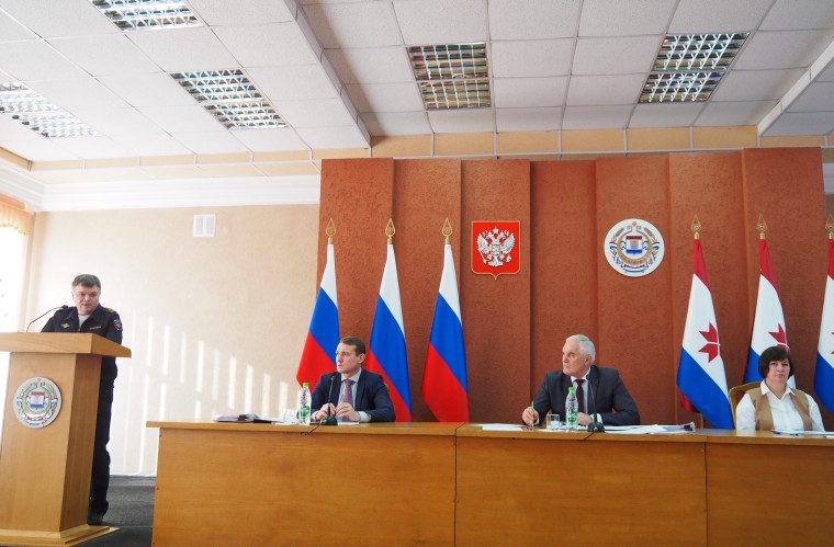 ОБ ИТОГАХ ПРАВООХРАНИТЕЛЬНОЙ РАБОТЫ РАССКАЗАЛИ НА РАЙОННОЙ СЕССИИ. ОБ ИТОГАХ ПРАВООХРАНИТЕЛЬНОЙ РАБОТЫ РАССКАЗАЛИ НА РАЙОННОЙ СЕССИИ.