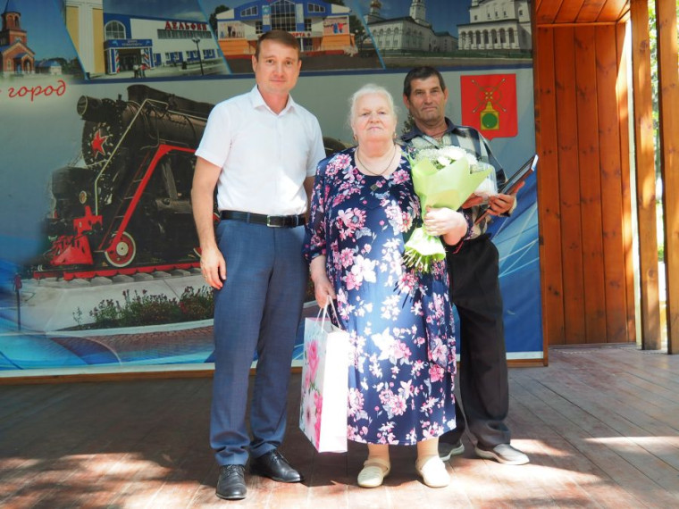 «ПОСМОТРИТЕ, СКОЛЬКО У НАС СЕГОДНЯ РАЗНЫХ СЕМЕЙ!». «ПОСМОТРИТЕ, СКОЛЬКО У НАС СЕГОДНЯ РАЗНЫХ СЕМЕЙ!».