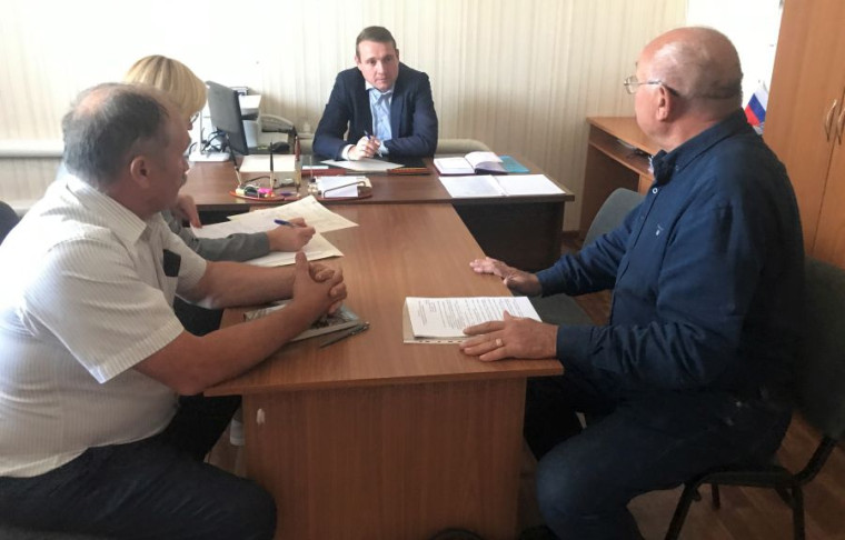 ПРОБЛЕМЫ СЕЛЬСКИХ ДОРОГ ОБСУЖДАЛИСЬ НА ВЫЕЗДНОМ ПРИЕМЕ ГЛАВЫ. ПРОБЛЕМЫ СЕЛЬСКИХ ДОРОГ ОБСУЖДАЛИСЬ НА ВЫЕЗДНОМ ПРИЕМЕ ГЛАВЫ.