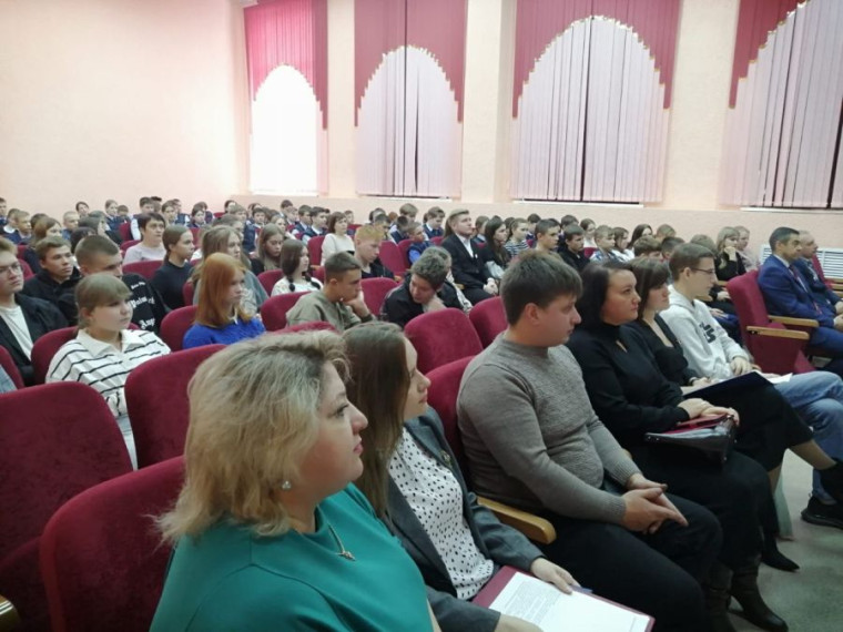 РУЗАЕВСКИМ СТАРШЕКЛАССНИКАМ РАССКАЗАЛИ О ПРЕИМУЩЕСТВАХ РАБОТЫ В АГРАРНОМ СЕКТОРЕ. РУЗАЕВСКИМ СТАРШЕКЛАССНИКАМ РАССКАЗАЛИ О ПРЕИМУЩЕСТВАХ РАБОТЫ В АГРАРНОМ СЕКТОРЕ.