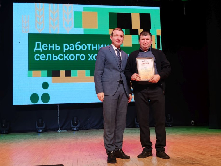В РУЗАЕВСКОМ РАЙОНЕ СОБРАН РЕКОРДНЫЙ УРОЖАЙ ЗЕРНА. В РУЗАЕВСКОМ РАЙОНЕ СОБРАН РЕКОРДНЫЙ УРОЖАЙ ЗЕРНА.