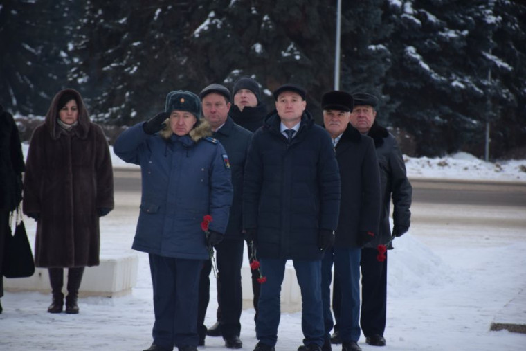 В РУЗАЕВКЕ ОТМЕТИЛИ ДЕНЬ ГЕРОЕВ ОТЕЧЕСТВА. В РУЗАЕВКЕ ОТМЕТИЛИ ДЕНЬ ГЕРОЕВ ОТЕЧЕСТВА.