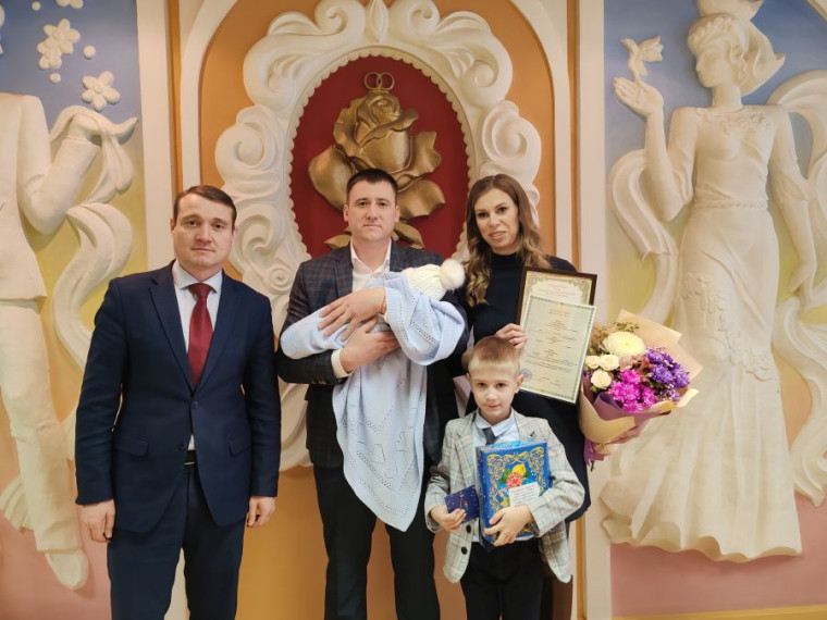 РОМАН – ТАКОЕ ИМЯ ПОЛУЧИЛ ПЕРВЫЙ РОДИВШИЙСЯ В РУЗАЕВСКОМ РАЙОНЕ. РОМАН – ТАКОЕ ИМЯ ПОЛУЧИЛ ПЕРВЫЙ РОДИВШИЙСЯ В РУЗАЕВСКОМ РАЙОНЕ.