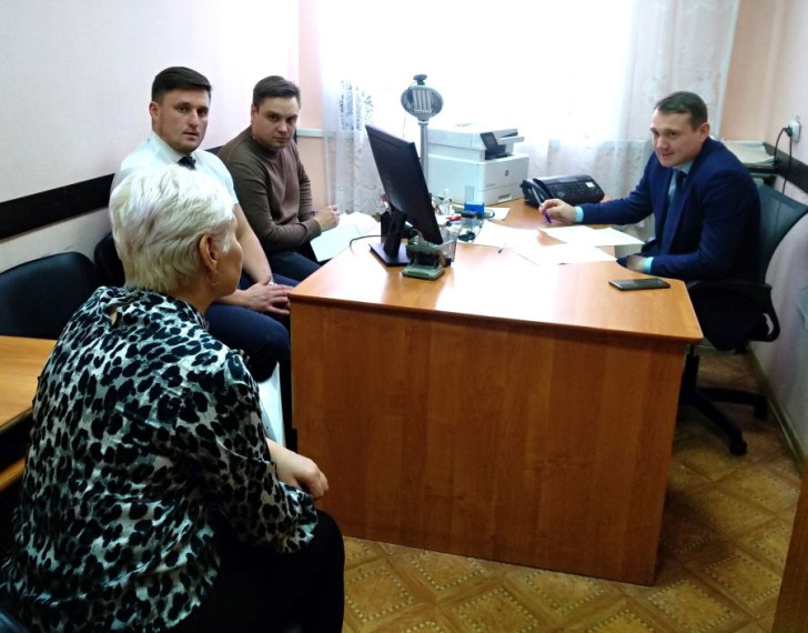 НА ЛИЧНОМ ПРИЕМЕ ГЛАВЫ РАЙОНА ОБСУЖДАЛСЯ РЕМОНТ ДОРОГ. НА ЛИЧНОМ ПРИЕМЕ ГЛАВЫ РАЙОНА ОБСУЖДАЛСЯ РЕМОНТ ДОРОГ.
