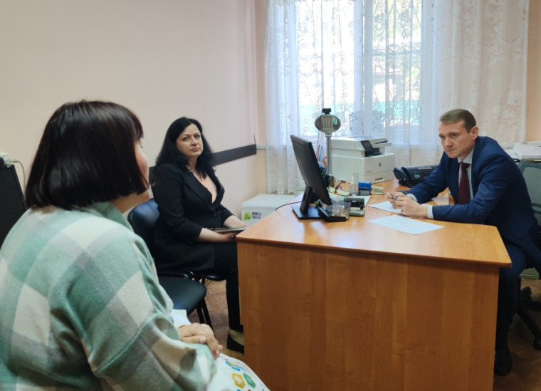 ПО ИТОГАМ ПРИЕМА ГРАЖДАН ГЛАВА РАЙОНА ВЫЙДЕТ НА МЕСТО ПРОБЛЕМЫ ВМЕСТЕ С ЖИТЕЛЯМИ. ПО ИТОГАМ ПРИЕМА ГРАЖДАН ГЛАВА РАЙОНА ВЫЙДЕТ НА МЕСТО ПРОБЛЕМЫ ВМЕСТЕ С ЖИТЕЛЯМИ.