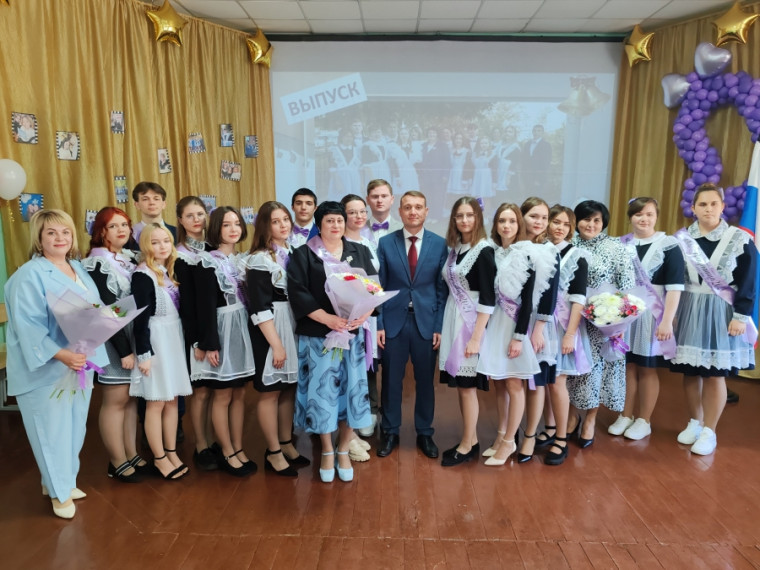 «РЕБЯТА, ОСТАВАЙТЕСЬ В РОДНОМ ГОРОДЕ, В ЛЮБИМОЙ РЕСПУБЛИКЕ». «РЕБЯТА, ОСТАВАЙТЕСЬ В РОДНОМ ГОРОДЕ, В ЛЮБИМОЙ РЕСПУБЛИКЕ».