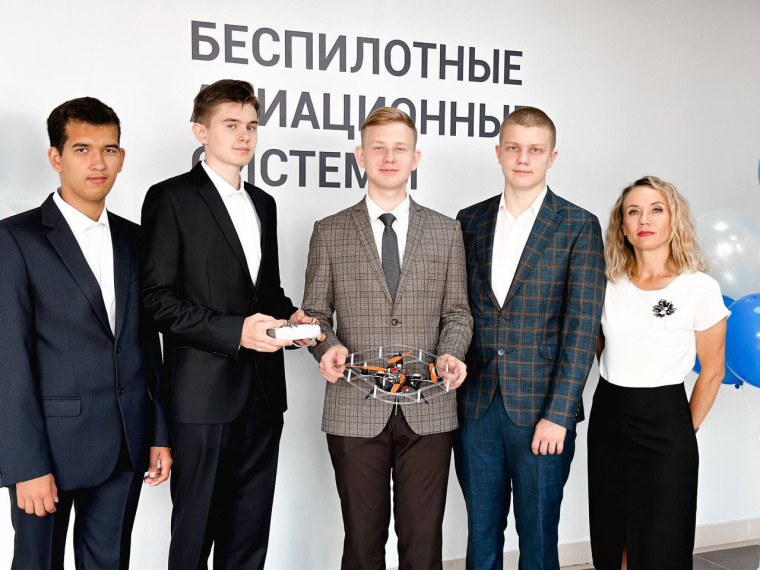 РУЗАЕВСКИЕ ШКОЛЬНИКИ НАЧИНАЮТ ИЗУЧАТЬ БЕСПИЛОТНЫЕ АВИАЦИОННЫЕ СИСТЕМЫ. РУЗАЕВСКИЕ ШКОЛЬНИКИ НАЧИНАЮТ ИЗУЧАТЬ БЕСПИЛОТНЫЕ АВИАЦИОННЫЕ СИСТЕМЫ.